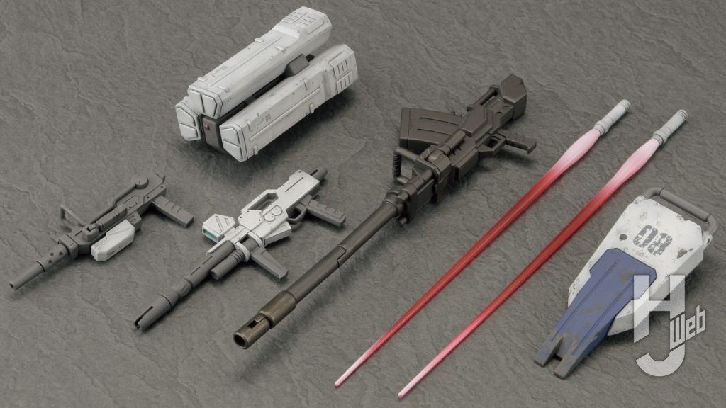キットには100mmマシンガン、ビーム・ライフル、180mmキャノン、ビーム・サーベル×2、シールドが付属。作例ではプレミアムバンダイ販売アイテムのHG 陸戦型ガンダム（パラシュート・パック仕様）に付属するミサイル・ランチャーを追加で製作