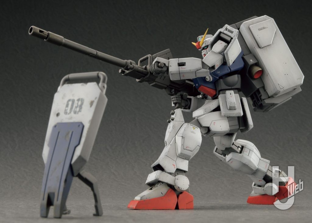 オープニングアニメでも印象深い180mmキャノン射撃ポーズも自然に決まる