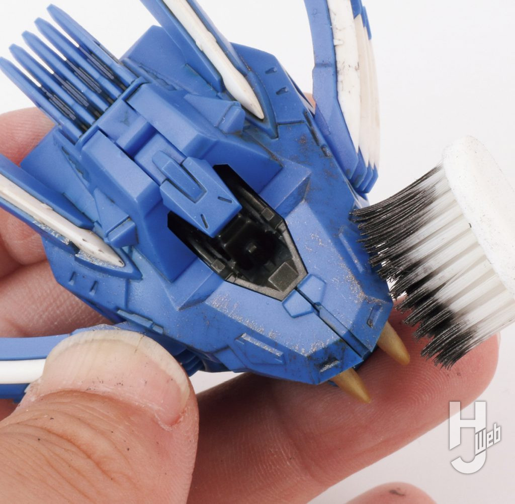 けんたろう製作リアライズ「ブレードライガー」製作途中口元を歯ブラシ擦り
