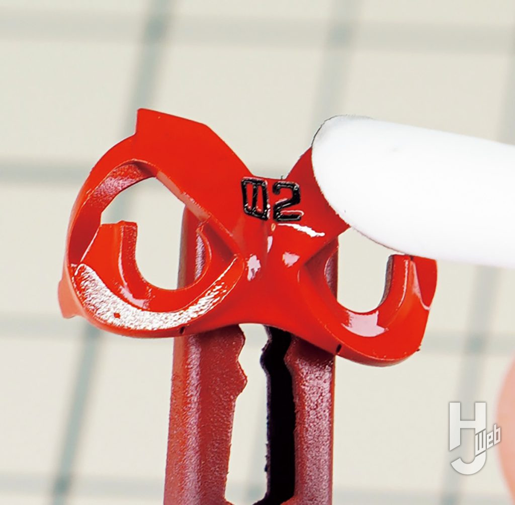 蛮bino!!製作「30MP-式波・アスカ・ラングレー(プラグスーツ)」製作途中胸部番号塗装光沢クリアーで保護