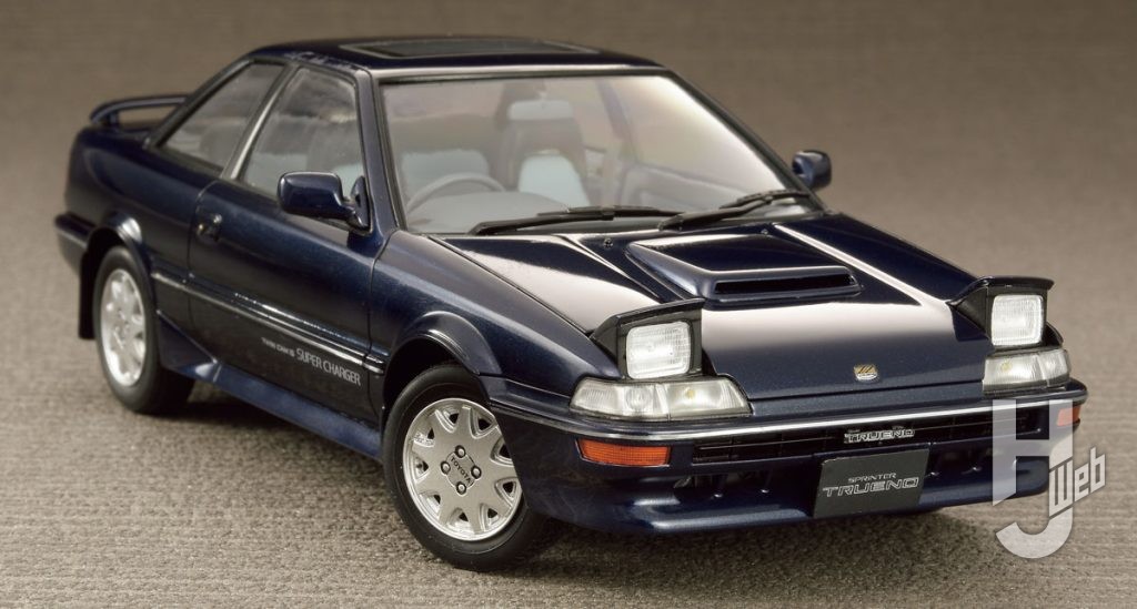 リトラクタブルヘッドライトをオープンしたトヨタ スプリンター トレノ AE92 GT-Z 後期型（1989）