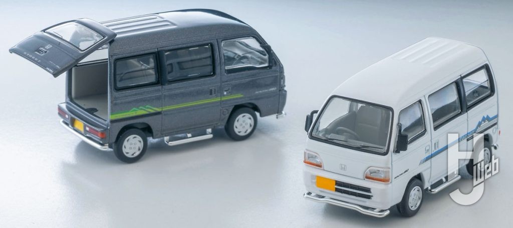 ホンダ ストリートV4WD（グレー）1997年式、ホンダ ストリート Gラクーン 4WD（白）1994年式
