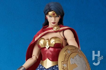 孤独の要塞に乗り込む際の「ワンダーウーマン」がMAFEXに登場！スーパーマンと揃えて対決シーンを再現しよう！【MAFEX最新情報】