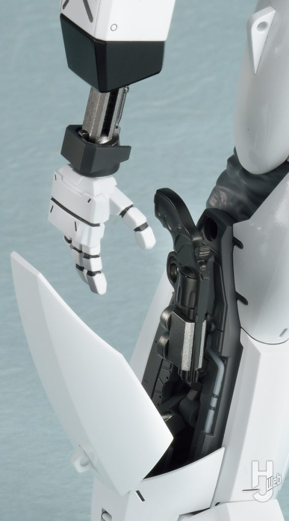 オトカワ製作「AV-98Plus （イングラム・プラス）」右ふくらはぎの37mmリボルバーカノン収納ベイ開