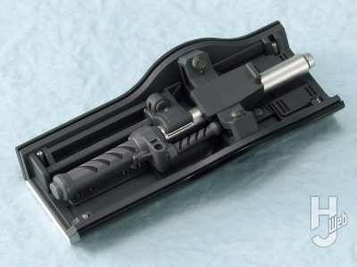 オトカワ製作「AV-98Plus （イングラム・プラス）」シールド裏に収納したスタンスティック