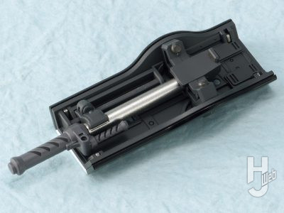 オトカワ製作「AV-98Plus （イングラム・プラス）」シールド裏に収納したスタンスティックはスライド可