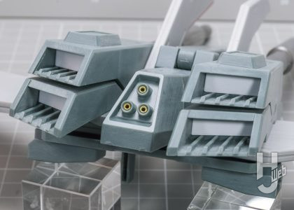 飛行ブースターの推進部に市販のパーツやスリット入りプラ板を埋め込んだ