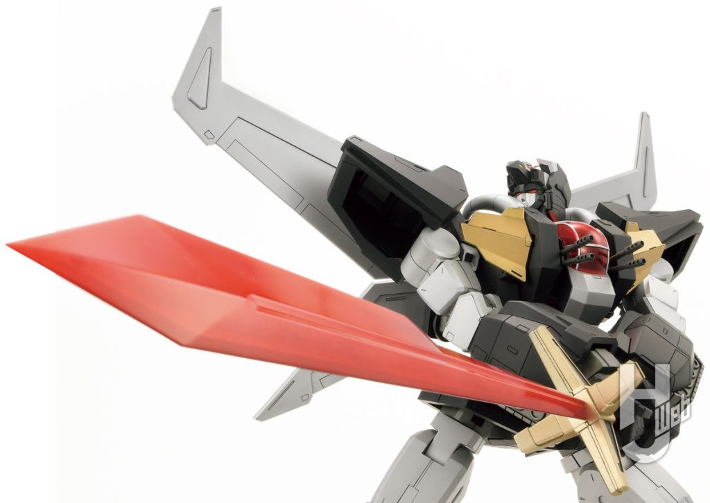 ガンドール砲のエネルギーを受けて真紅に輝く「断空光牙剣」。肩と手首関節のスイング機構により難なく両手で持つことができる。刀身の先端は削り込んでシャープに尖らせた