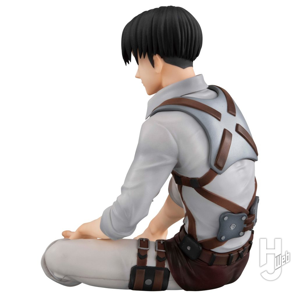 リヴァイ兵士長のフィギュアの全体画像