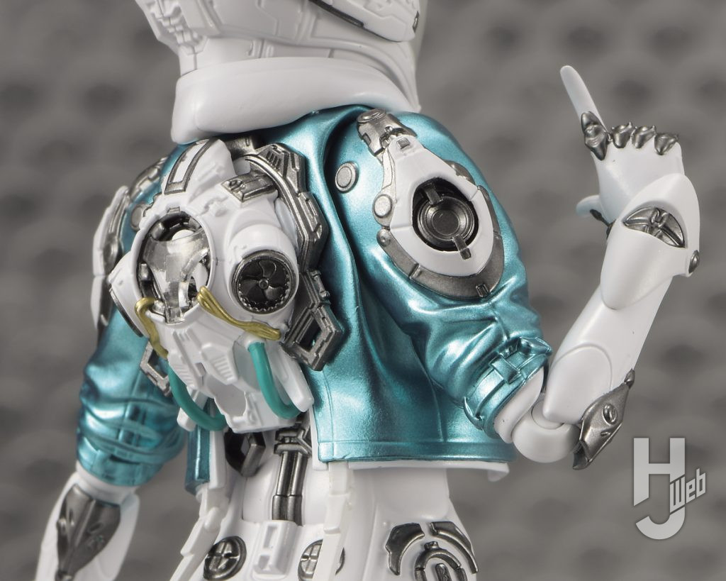 バルビーの可動フィギュアのアップ画像その1