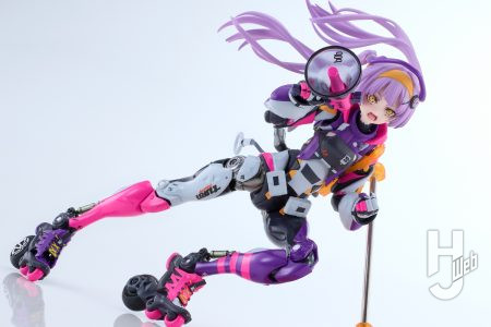 『少女発動機 MOTORED CYBORG RUNNER』より、ガーリーな装いの「POP TRACKER」が登場。予約案内開始。
