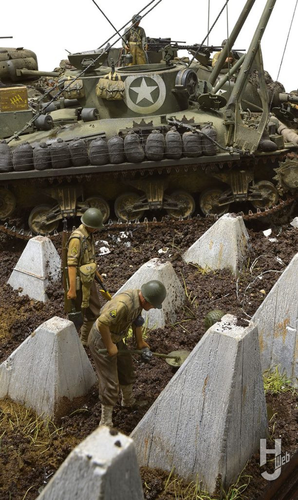 ドイツ軍が仕掛けた地雷を探している。フィギュアはミニアート製。見えにくいが対人地雷Sマインを2個自作。地中から掘り出した状態にした