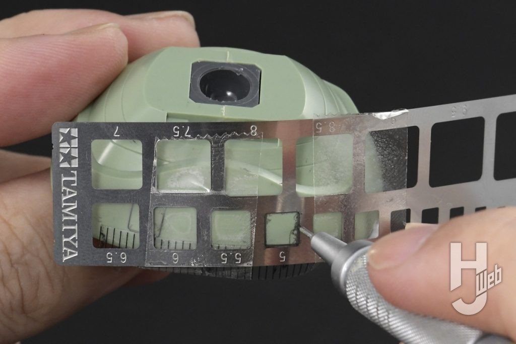 スジボリ用ガイドテープ ハードの使用時の画像