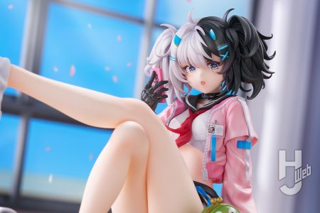 「うーん……学校は小さい頃から通うべき？じゃあ、ボクはもう何年も遅れてるのか？」人気スマホゲーム『スノウブレイク : 禁域降臨」より、「遅咲きの青春」姿のイチェルを1/7スケールでフィギュア化！予約案内開始！
