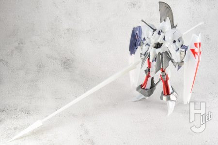 全長約45cmの式典用ランス、そしてダブルベイルを携えた星団暦3007年の「L.E.D.ミラージュV3」が1/144スケールで立体化！8月22日（土）より発売。仕様が変わっているキット内容をチェックしてみよう