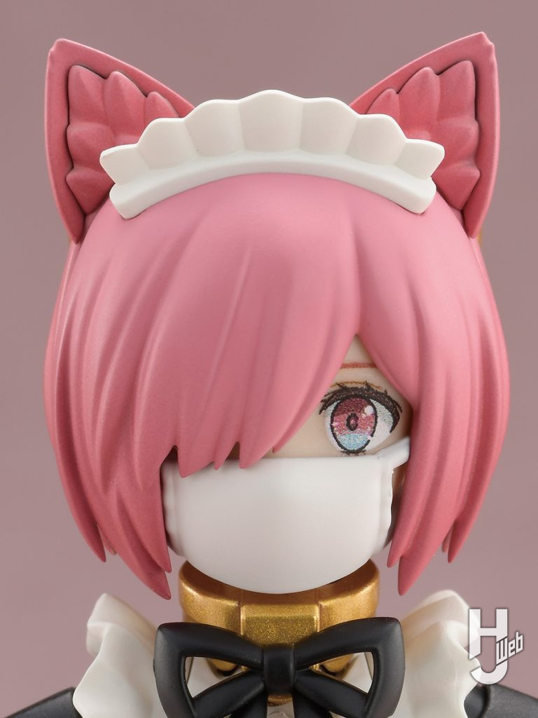 メイドロイド ロザリーマスク着用