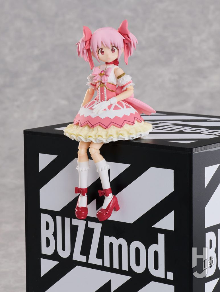 BUZZmod. 『劇場版 魔法少女まどか☆マギカ〈ワルプルギスの廻天〉』 鹿目まどか　BUZZmod. の箱の上に座らせた状態
