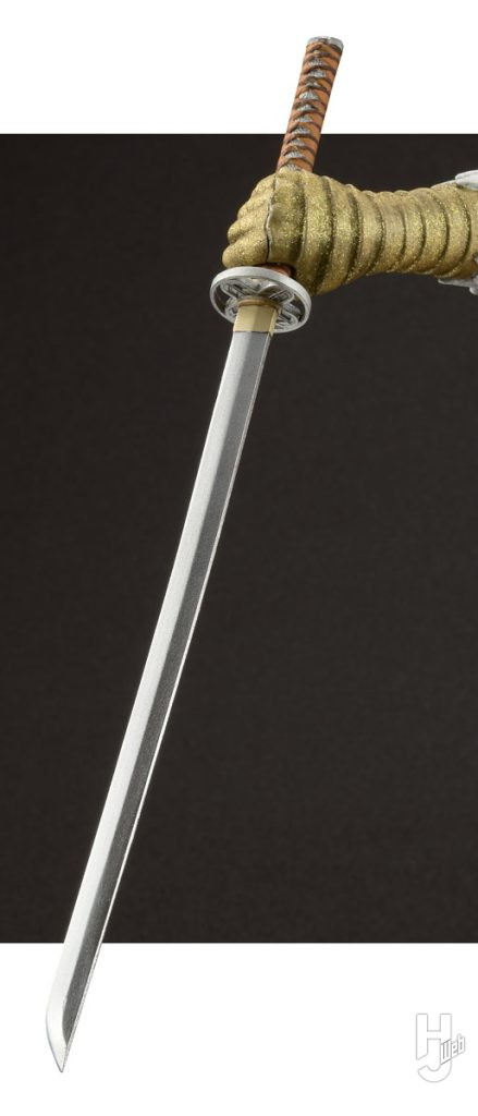 愛刀ハヤカゼは硬度の高いレジンを使用することで、歪みの無いシャープな刀身を再現