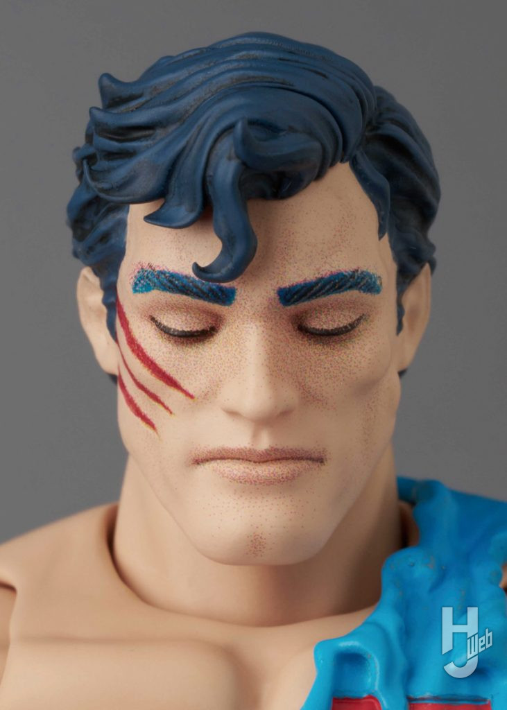 スーパーマンの可動フィギュアのアップ画像その3