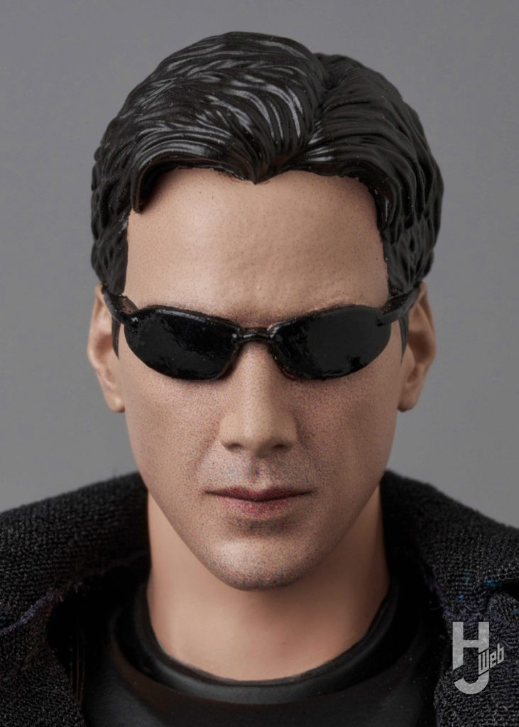 NEOの可動フィギュアのアップ画像その1