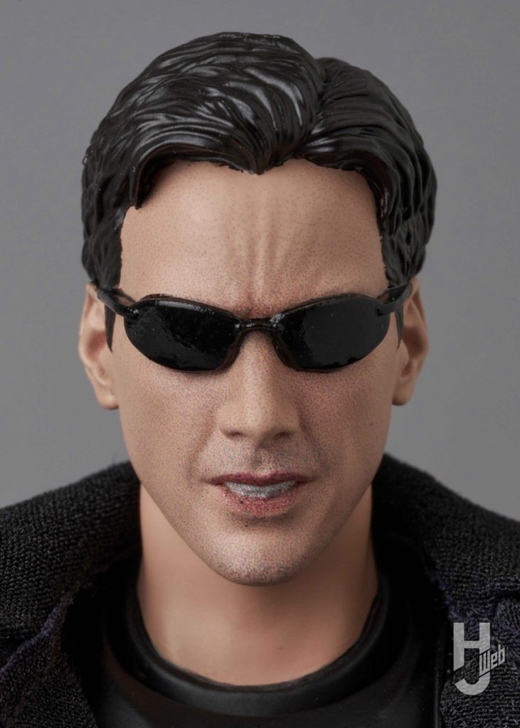 NEOの可動フィギュアのアップ画像その2