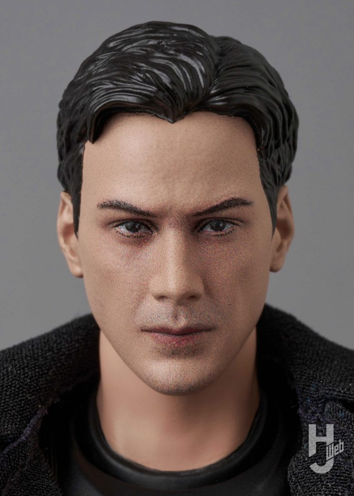 NEOの可動フィギュアのアップ画像その3