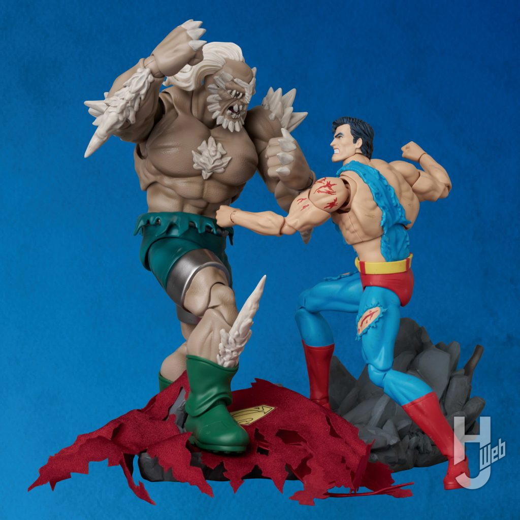 ドゥームズデイとスーパーマンの可動フィギュアのイメージ画像