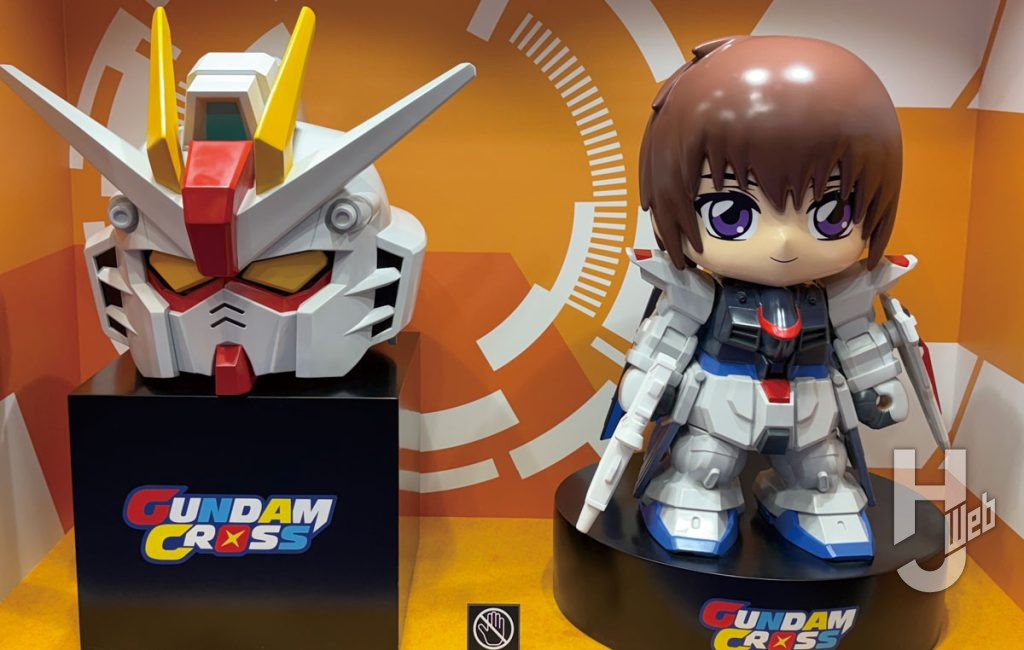 新しく甦った「ガンダムクロス」は大型のディスプレイも展示