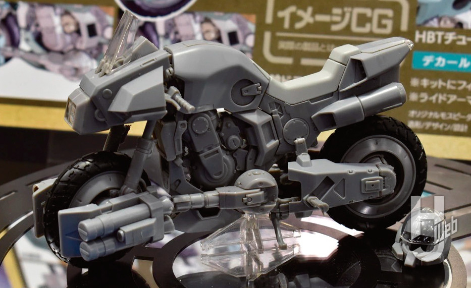 ハセガワは『機甲創世記モスピーダ』のアーマーサイクを展示