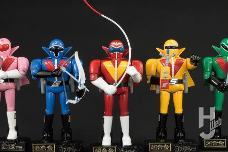 「スーパー戦隊シリーズ」第1作『秘密戦隊ゴレンジャー』の超合金が5人セットで復活！専用台座（×5）とキーカードやキーパターンも同梱された豪華なセット