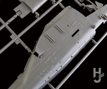 1/48スケール AH-64D アパッチ ロングボウ“陸上自衛隊”　ランナー　リベット造形