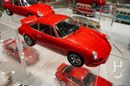 「クリックロック」NEWアイテムの「1/24ポルシェ 911　カレラ RS 2.7」会場発表！ 「1/24 フォルクルワーゲン タイプ2（T1）」と共に広がるカーモデルの新機軸【タミヤ／第64回全日本模型ホビーショー】