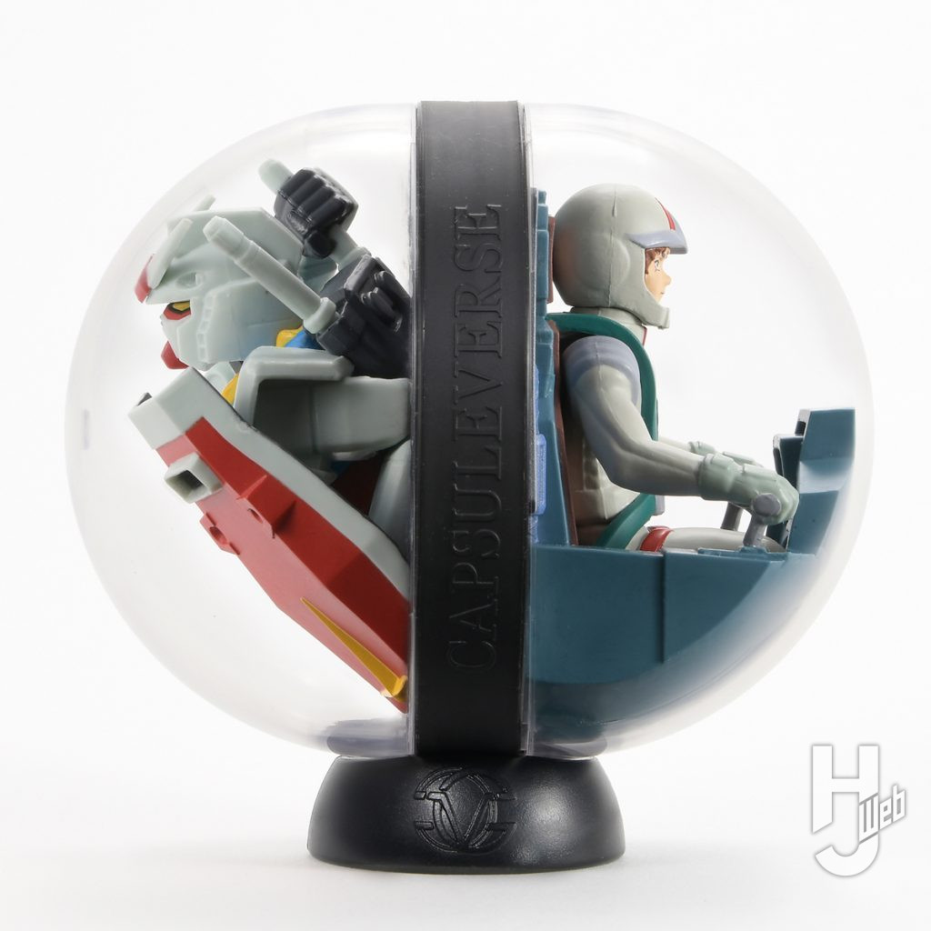 ガンダムの半球型の小型ディオラマ風フィギュアのイメージ画像