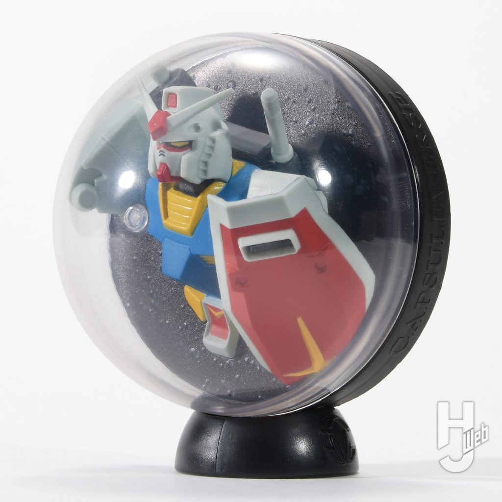 ガンダムの半球型の小型ディオラマ風フィギュアの画像