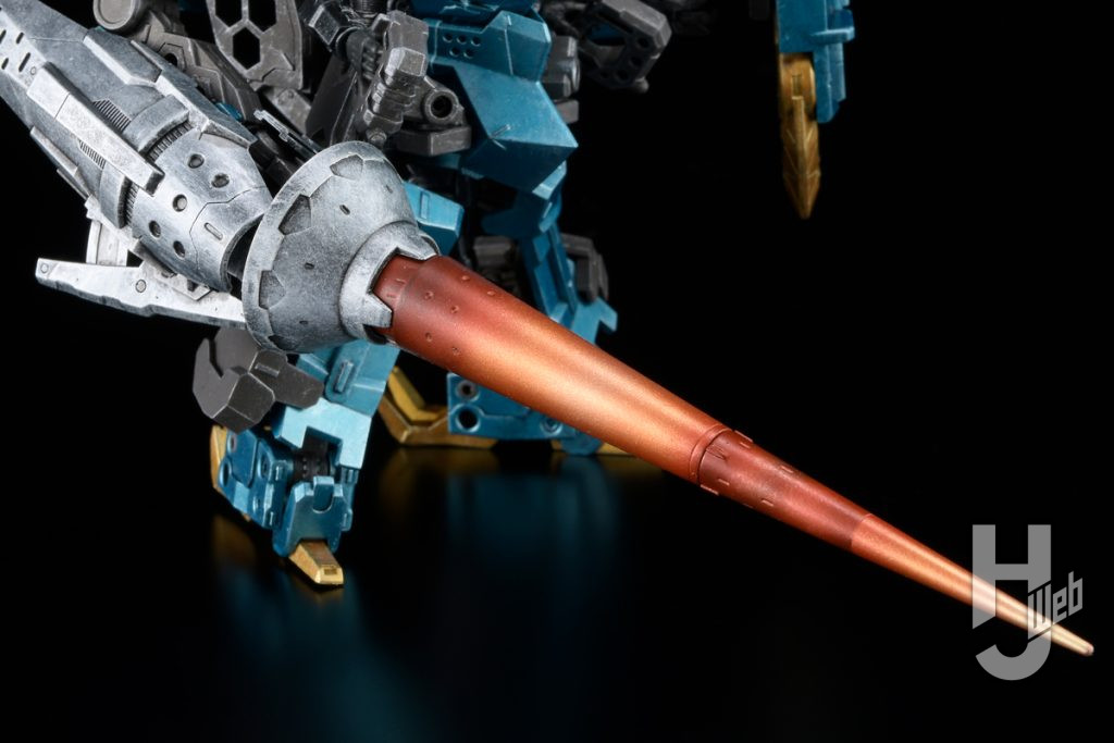 ヘキサギア ディフィニッションアーマー ブレイズボアのプラモデルの塗装作例のアップ画像